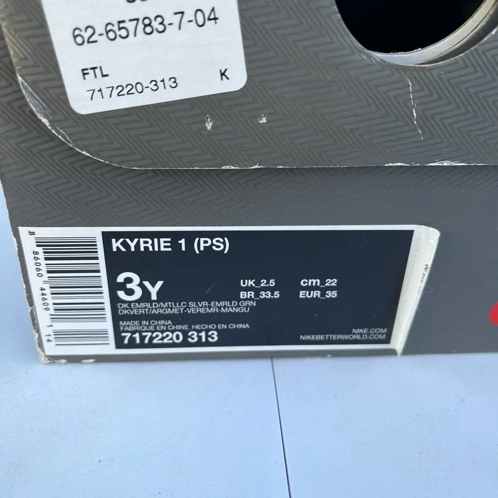 Nike Kyrie 1 Basketball Sneakers - Picture 7 of 7